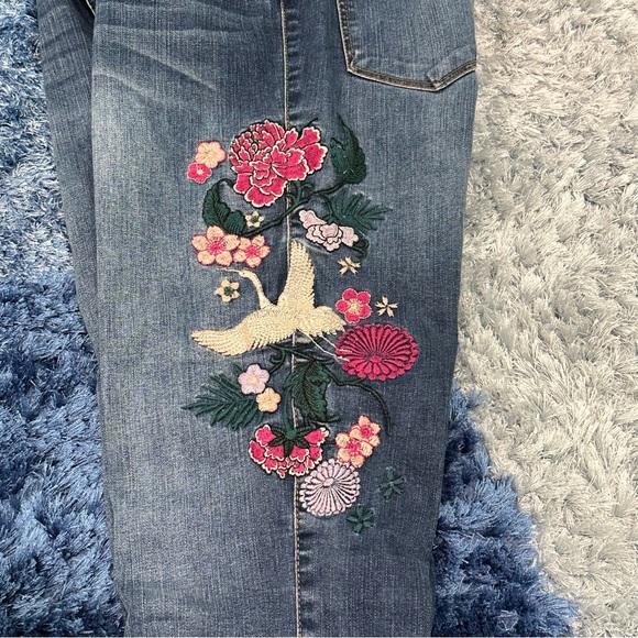 Aeropostale Size 10 Embroidered Jeans - Picture 5 of 7